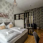 Design 3bdr In Residence, Free Parking * Praga